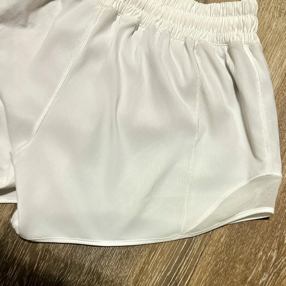 NWT lululemon Hotty Hot LR 4” Lined Short- 6 - Picture 9 of 15